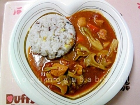 あっさりヘルシー！舞茸と鶏胸肉のカレー